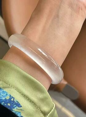 翡翠色高冰白色玉手镯石英岩玉冰种白月光手镯水沫冰透圆条美人镯