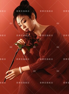 2025新款影楼新中式中国风红色肖像高级感个性气质少女艺术照服装