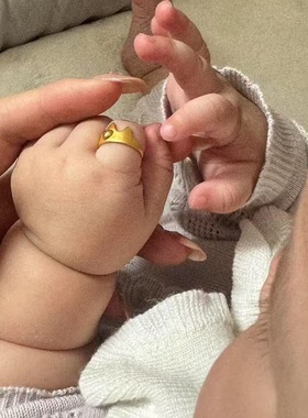 新款小众爱心皇冠宝宝戒指时尚金色气质百搭婴儿百天高级周岁礼物