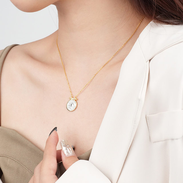 Kevkev Zhou Yutong's same sterling silver coin necklace