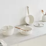 Южнокорейская покупка импортированная прямая почтовая почта Минималистская белая пановола -кукура -атмосфера -фармарная плита. Дополнительная пищевая скова из тушеной скова из маленькой молочной плита