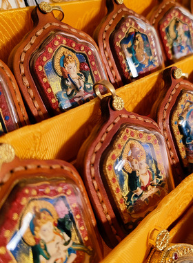 手绘擦擦唐卡纯牛皮嘎乌盒吊坠八大守护文殊四臂观音项链车挂