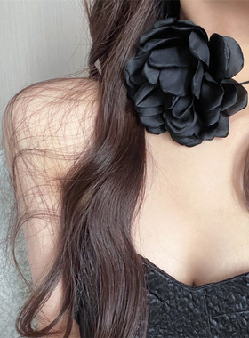 时髦花朵黑色山茶花项链