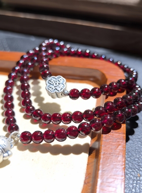 原创新款天然酒红色石榴石手链女双圈多圈叠戴水晶手串银配件转运