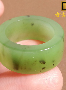 爆亏方言和田玉老坑俄罗斯乌兰海猕猴桃绿碧玉内径17mm戒指扳指s2