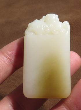嗨翻天和田玉推荐特色且末料糖白玉雕刻貔貅牌子吊坠挂件K