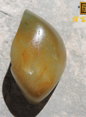 美美哒方言和田玉新疆老熟白玉带翠聚金皮籽料御龙观音玉手把件O