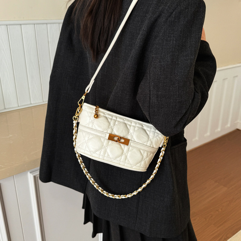 2026新款小香风菱格链条小方包女白色斜挎包高级感迷你单肩包,淘宝优惠券,粉丝福利购,淘宝优惠卷