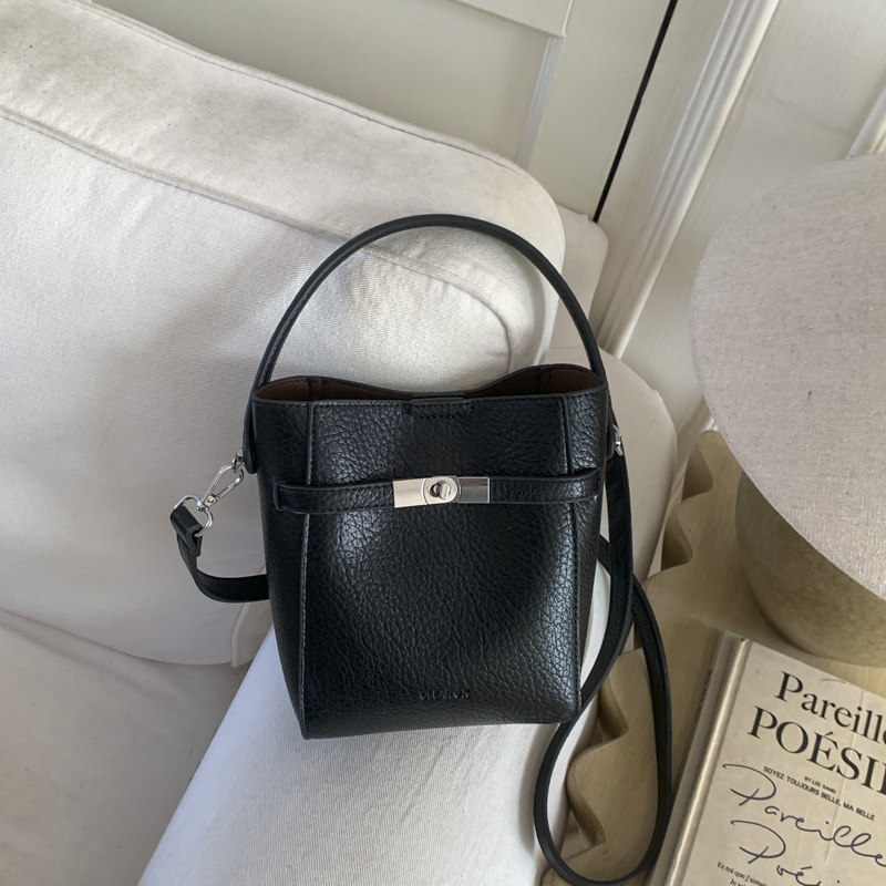 2026新款荔枝纹水桶包女百搭手提斜挎包日韩风高级感简约包,淘宝优惠券,粉丝福利购,淘宝优惠卷