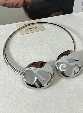 夸张亮面圆形褶皱项圈