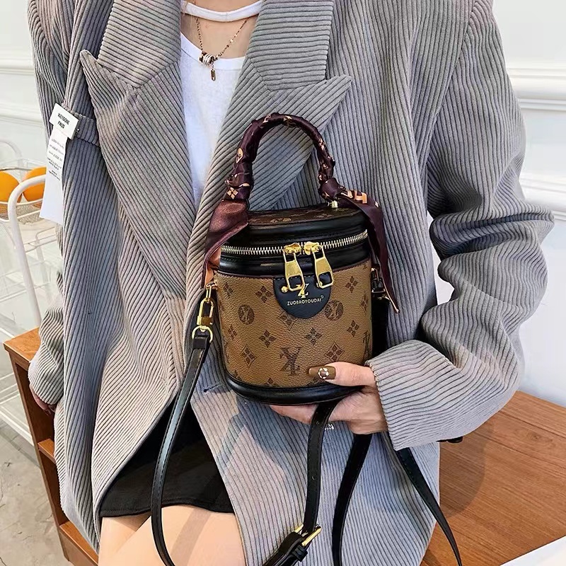 圆筒包女包2025新款潮丝巾手提圆柱形水桶包单肩斜挎老花饭桶小包,淘宝优惠券,粉丝福利购,淘宝优惠卷