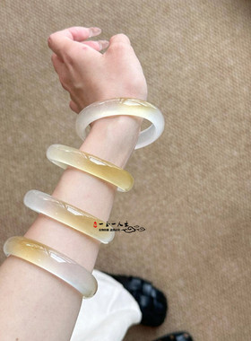 天然云南怒江冰种香槟色玉石手镯