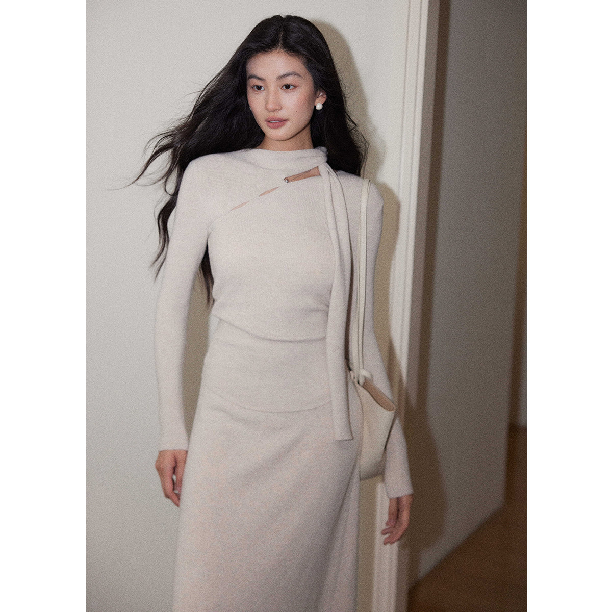 贰羊设计【安岚】法式温柔气质围巾领上衣高腰半身裙修身针织套装,淘宝优惠券,粉丝福利购,淘宝优惠卷