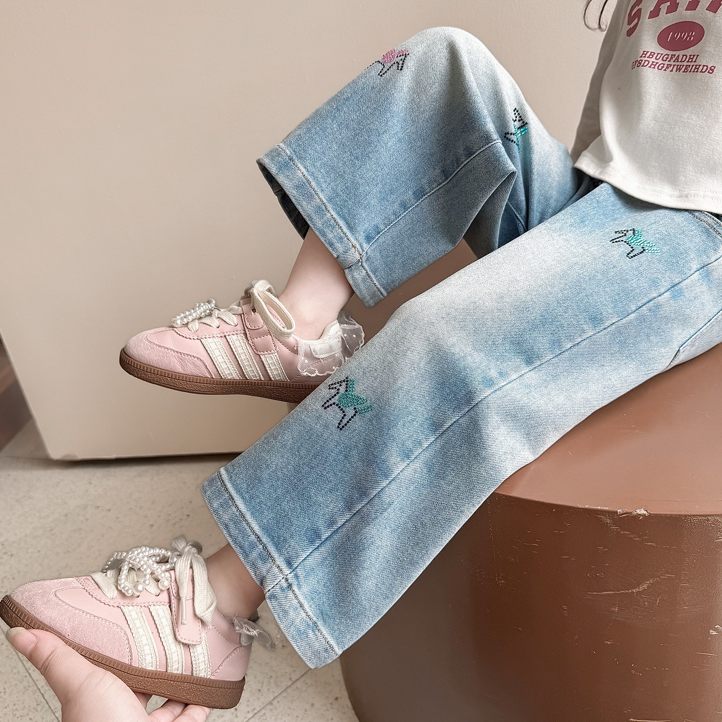 中小女童刺绣牛仔裤春秋款2026新款宝宝儿童洋气宽松直筒阔腿裤子,淘宝优惠券,粉丝福利购,淘宝优惠卷