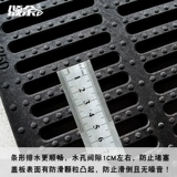 Полимерная дренажная канава в воде под водным канавом