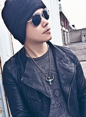 轻奢复古牛头项链吊坠男士个性嘻哈潮人百搭钛钢毛衣链配饰品挂