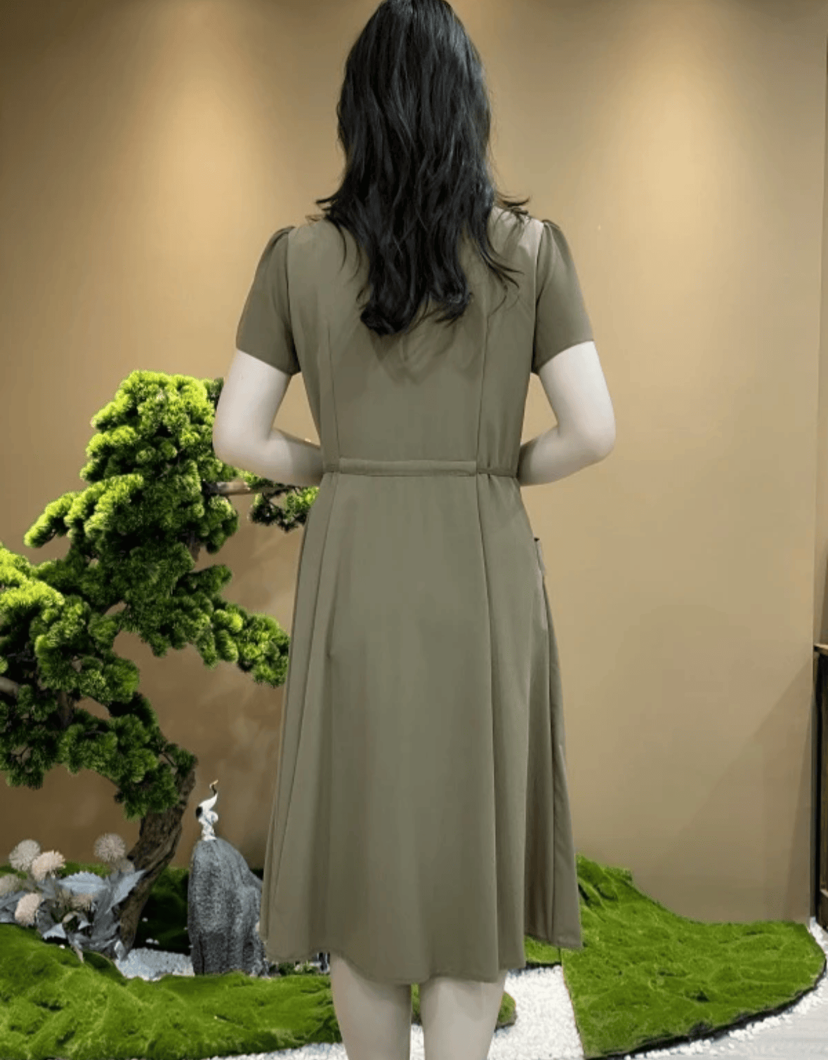 夏季新款纯色连衣裙气质妈妈收腰时尚显瘦减龄设计感法式中长裙子 - 图2