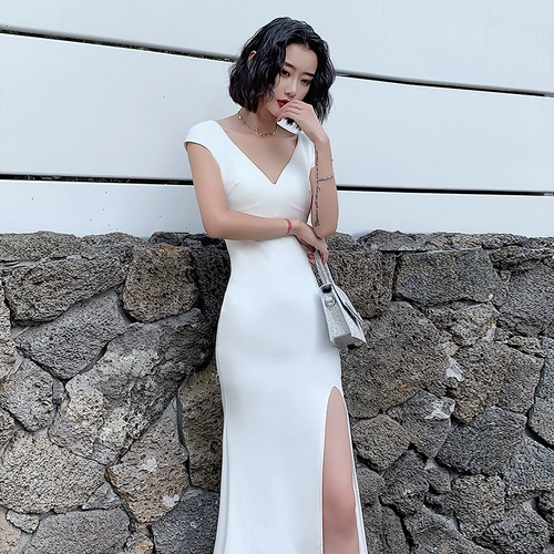 Белое сексуальное вечернее платье, крой «рыбий хвост», 2020, яркий броский стиль