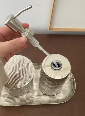 银色托盘棉签盒乳液瓶卫浴套装