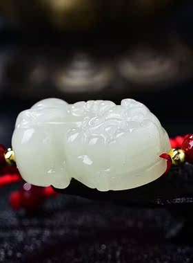 高仿和田玉招财弯头精工貔貅红绳手链