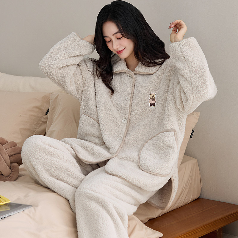 2025秋冬季新款卡通翻领小熊可爱珊瑚绒女士加绒加厚保暖家居服,淘宝优惠券,粉丝福利购,淘宝优惠卷
