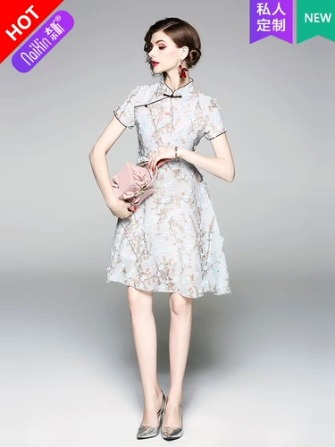 奈昕 Подлинный груз с высоким содержанием 38689 Улучшенные в стиле Cheongsam Трехмерное украшение цветов сладкое литературное и очень высокое платье