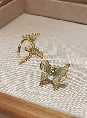 很哇塞的蝴蝶戒指女新中式