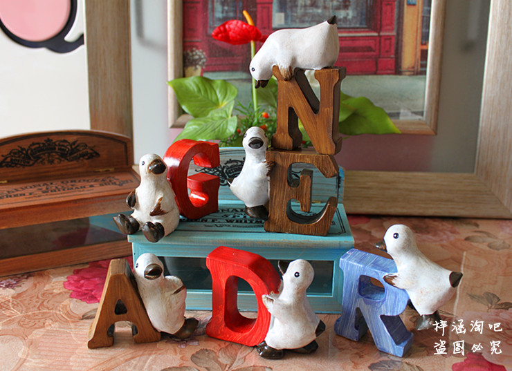 24包邮 树脂卡通可爱逗逗鸭企鹅字母装饰品摆件 结婚生日礼物礼品