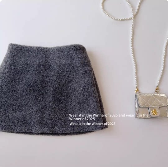 Children's Korean skirt 2025 autumn and winter plus velvet baby fashionable and versatile A-line retro furry short skirt hip skirt 9