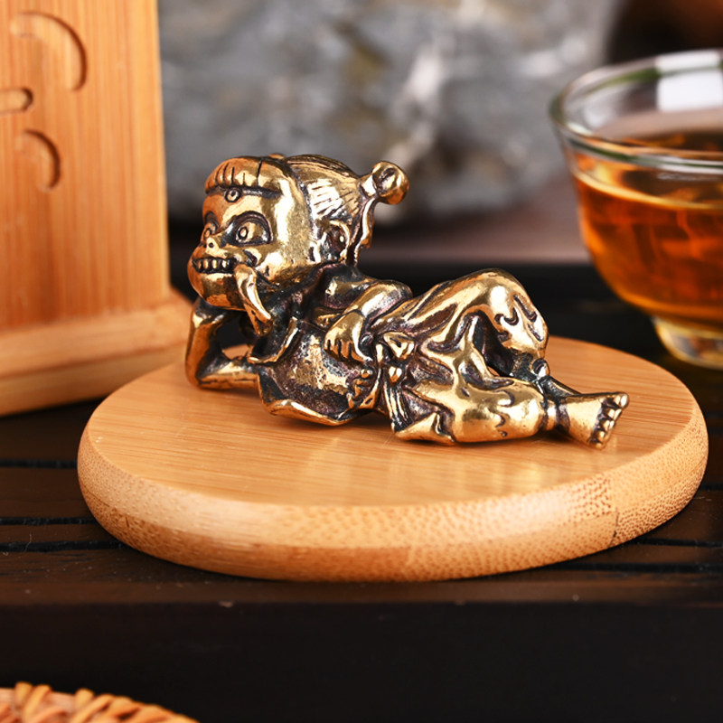 黄铜茶宠哪吒摆件复古做旧神话三太子居家茶桌书房笔搁古玩铜艺品