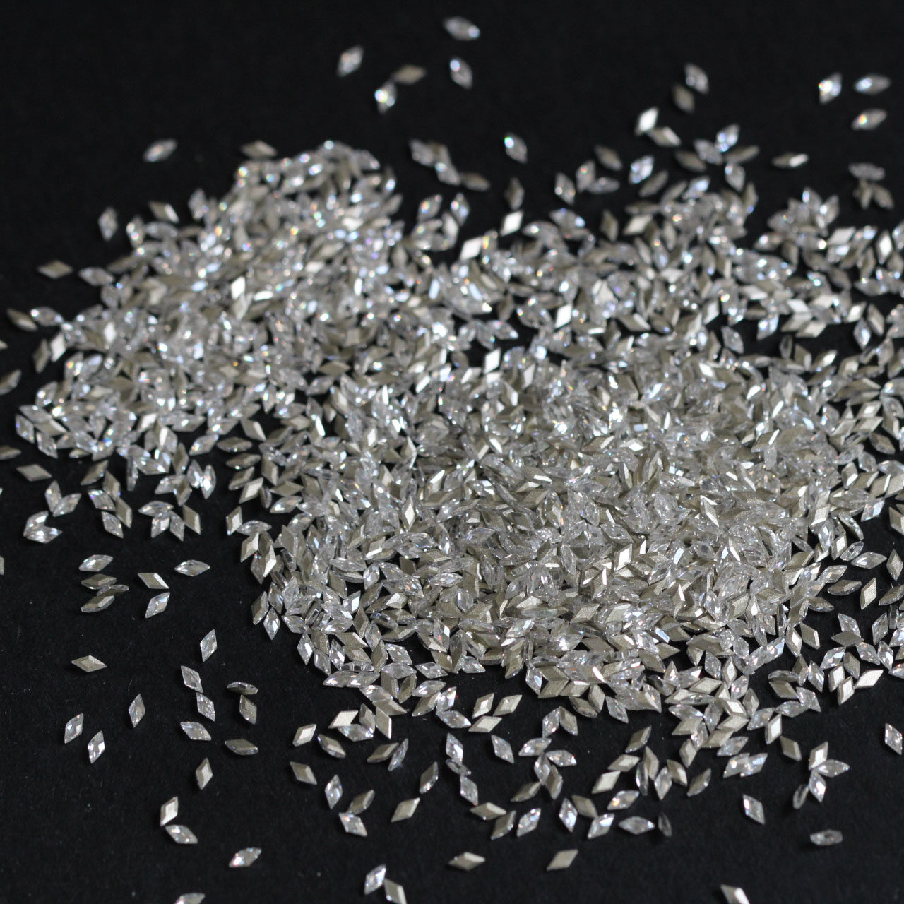 网红爆款5A美甲菱形倒边迷你超闪锆石平底异形迷你钻爆闪美甲饰品,淘宝优惠券,粉丝福利购,淘宝优惠卷