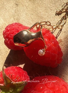 温莎竹节浮雪水瓶贝珠叠戴项链