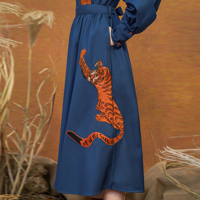 Kamo original tiger embroidered long-sleeved dress