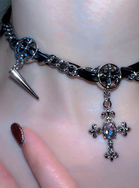 朋克暗黑镶钻十字架项链小众锁骨