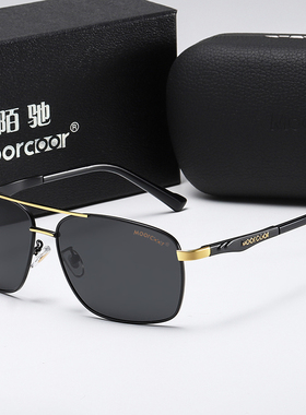 大脸司机方框钓鱼眼镜开车驾驶