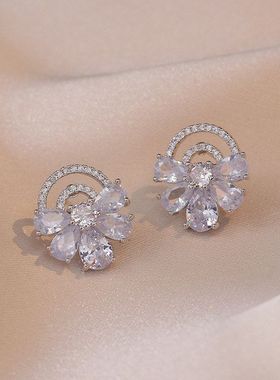 项链女网红甜美锆石花朵小众时尚新款设计感吊坠气质套装钛钢项链