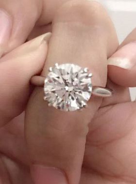 辉之翼珠宝新款仿真钻石戒指10mm白色冰花切显钻婚戒求婚订婚戒指