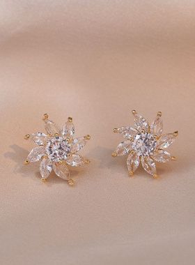 项链女网红向日葵锆石花朵小众时尚新款设计吊坠气质套装钛钢项链