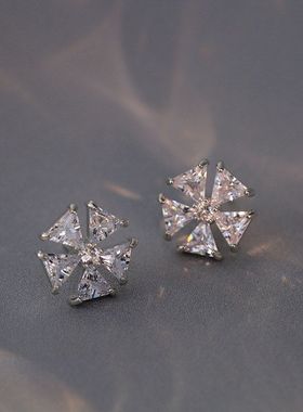 项链女网红爱心锆石花朵小众时尚新款设计感吊坠气质套装钛钢项链