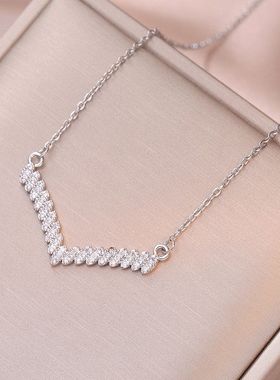 项链女 日韩风时尚满锆微镶V字字母钛钢项链小众设计饰品锁骨链