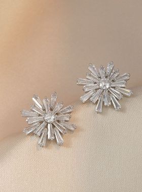 项链女网红雪花锆石花朵小众时尚新款设计感吊坠气质套装钛钢项链