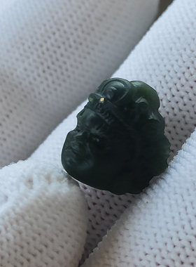精工碧玉雕刻黄材神背云 隔珠