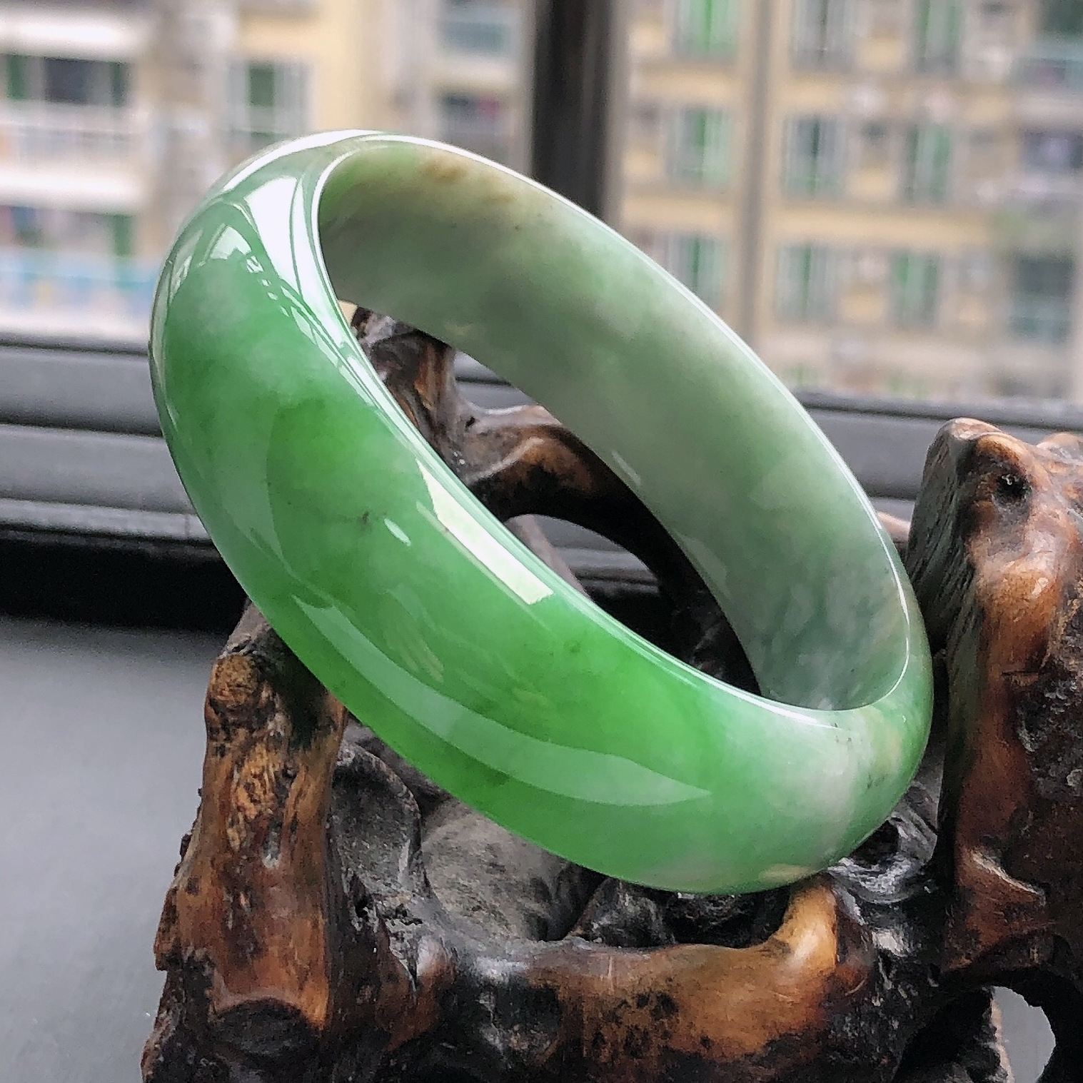 自然光实物拍摄/58.3圈缅甸天然翡翠A货阳绿手镯68.17g老坑证书 - 图2