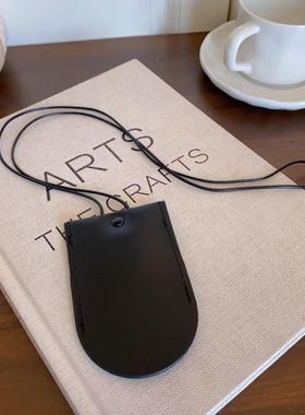 2026安可拉红色脖挂眼镜夹长款项链配饰磁吸便捷式钥匙包耳机包毛