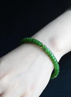 2026一斤钻戒 天然和田碧玉手链 颜色鲜嫩 简约的直切珠 上手显白