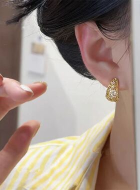 轻奢小众金色镂空水滴两戴耳环女