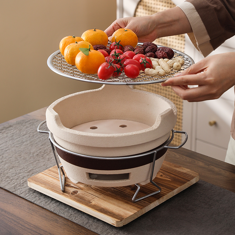 Cooking pots, pots, pots, clay utensils around the stove, indoor household barbecue stove, outdoor edge stove, old-fashioned charcoal stove