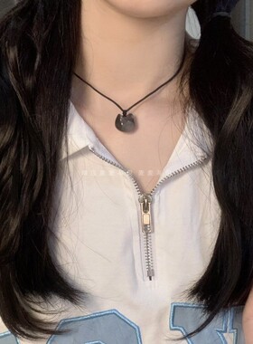 草莓水晶可爱闺蜜黑绳锁骨链