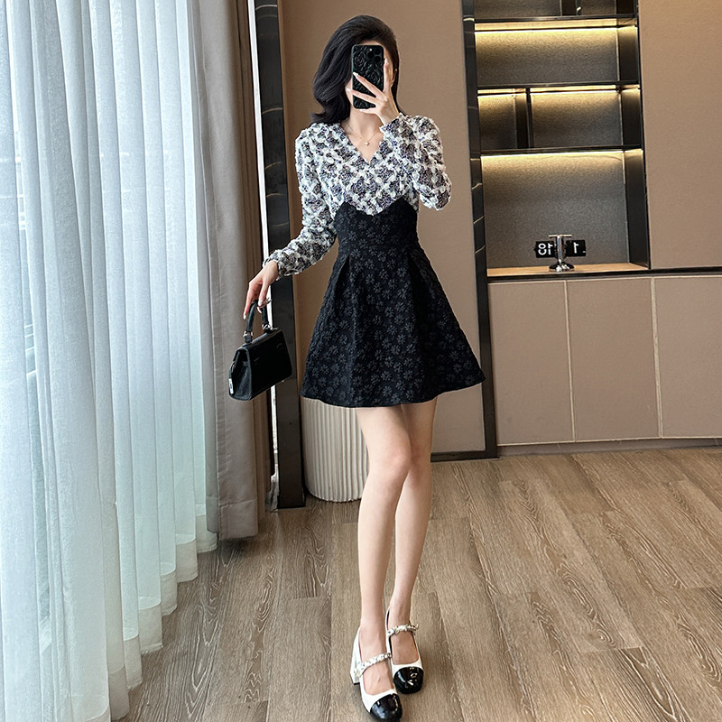 法式复古小香风V领碎花拼接气质连衣裙女秋季高腰显瘦小个子A字裙,淘宝优惠券,粉丝福利购,淘宝优惠卷