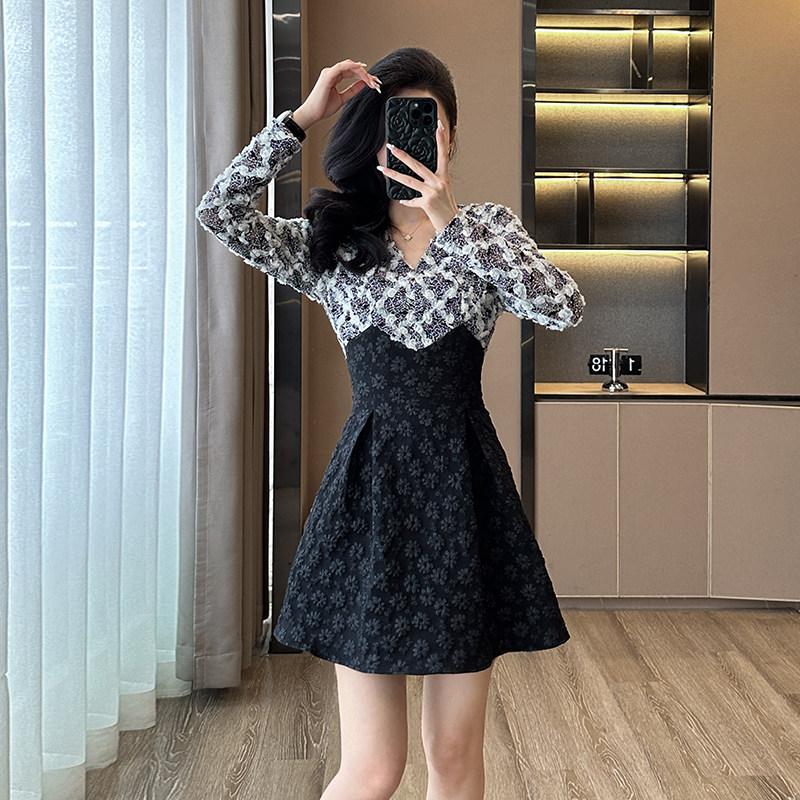 法式复古小香风V领碎花拼接气质连衣裙女秋季高腰显瘦小个子A字裙,淘宝优惠券,粉丝福利购,淘宝优惠卷